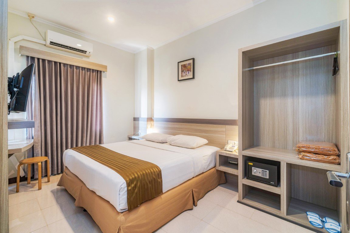 Deluxe Room (2) (Custom) (Medium)